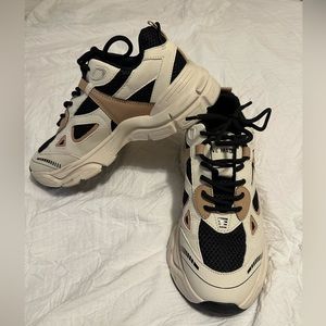 Steve Madden sneaker